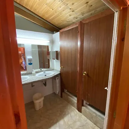 Albergue Tubilla Del Lago 호스텔 *