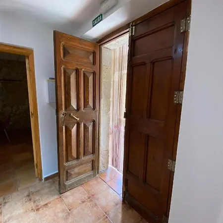 호스텔 Albergue Tubilla Del Lago *